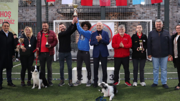 Köpeklerin şampiyonluk mücadelesi yoğun ilgi gördü