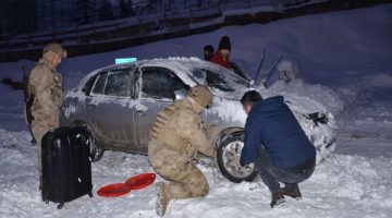 Jandarma ekipleri kar yağışına karşı teyakkuzda