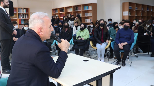 Başkan Yıldırım, üniversite öğrencileriyle bir araya geldi