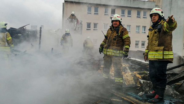 Ataşehir’de çatı yangını