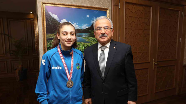 Altın Kız Gamze Soğuksu Şampiyonluk Yolunda