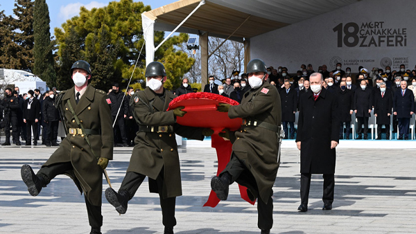 Çanakkale Şehitler Abidesi’ne Çelenk Sunuldu