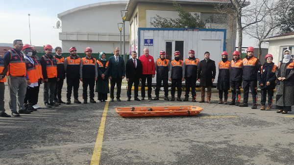 Sultanbeyli’de Öğrenciler Deprem Gerçeğini Tatbikatla Öğrendi