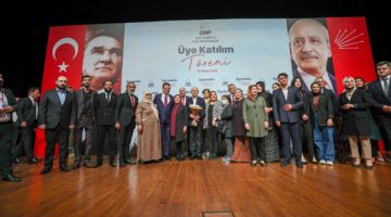 Kılıçdaroğlu Sultanbeyli’de yeni üyelere rozet taktı