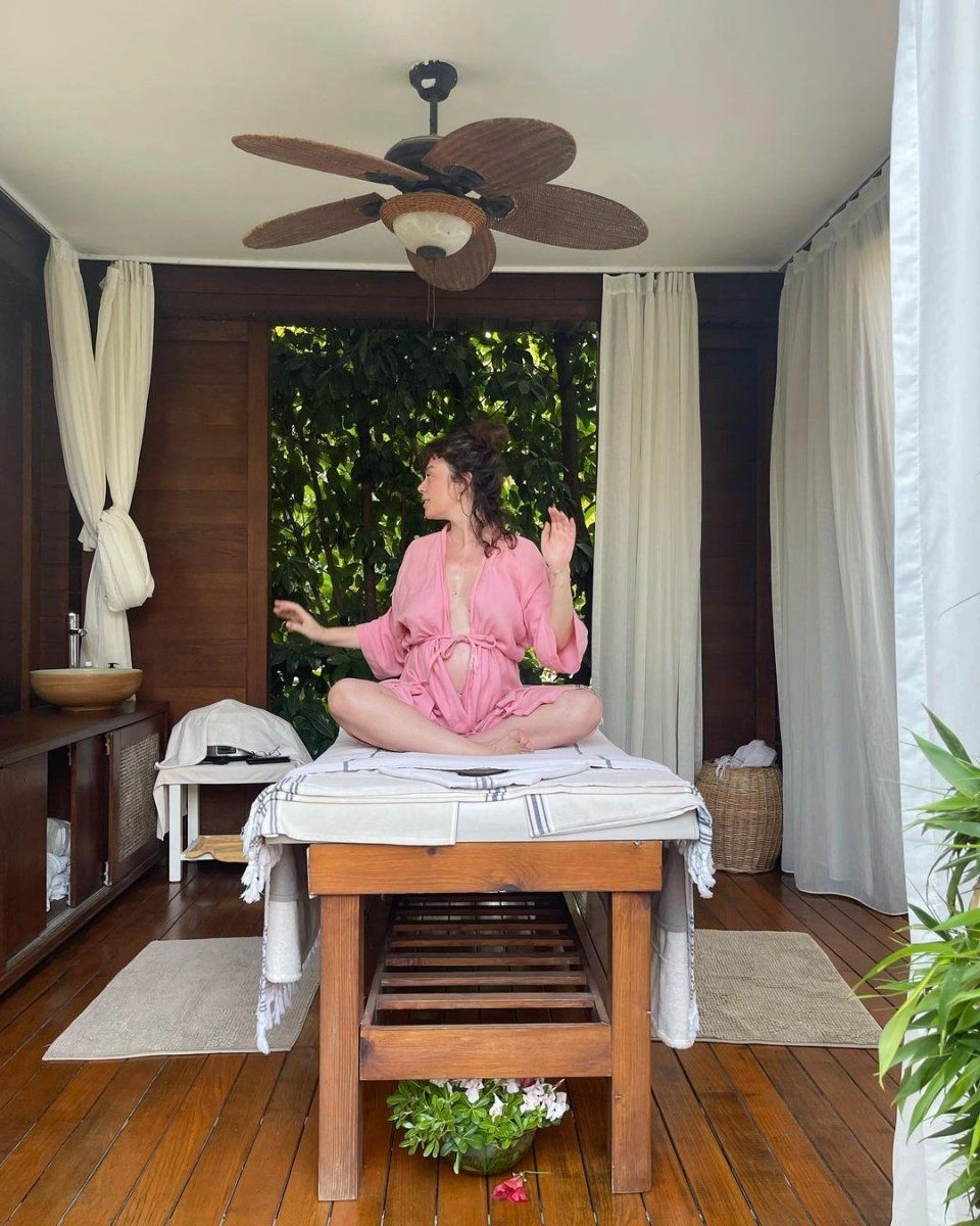 Demet Evgar’ın bornozlu paylaşım!