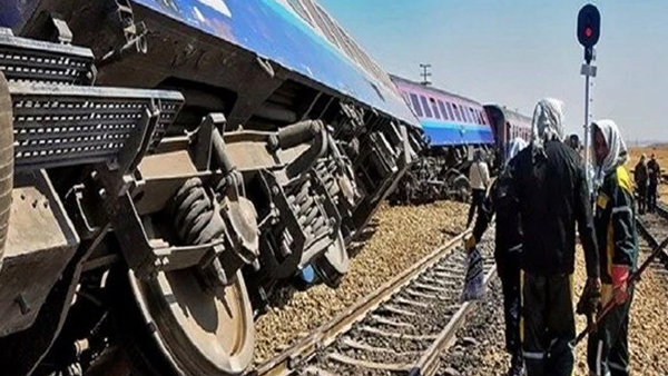 İran’da yolcu treni raydan çıktı: 17 ölü