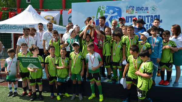 Beykoz’da Gençlik Festivali U11 Futbol Şenliğine Sahnelendi