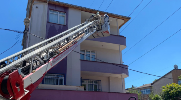 Sultanbeyli’de çatı yangını!