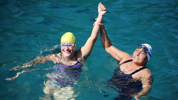 Aysu Türkoğlu, Manş Denizi’ni geçen en genç yüzücü unvanını kazandı!