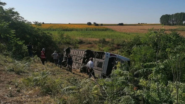 Kırklareli’nde yolcu otobüsü devrildi: 6 kişi öldü, 25 kişi yaralandı