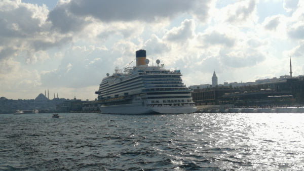 Dev kruvaziyer Costa Venezia İstanbul’da