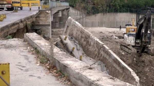 Bakırköy’de istinat duvarı çöktü!