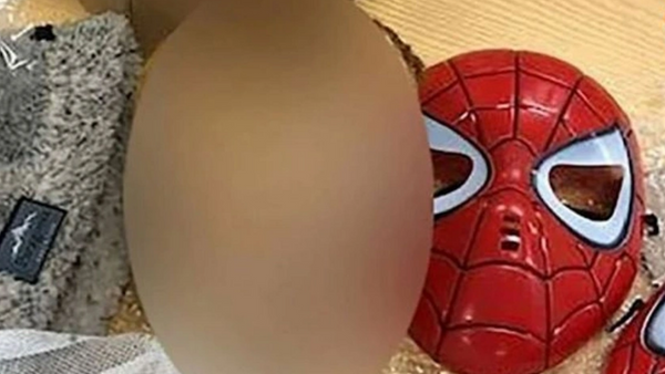 Ünlü oyuncuya kesik çocuk kafası gönderdiler!