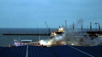 Feribotta yangın: 30 kişi dumandan etkilendi