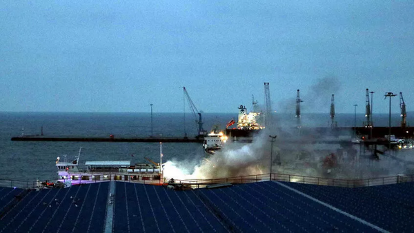 Feribotta yangın: 30 kişi dumandan etkilendi