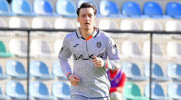 Mesut Özil futbolu bıraktı
