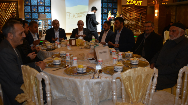 Başarılı İş İnsanı Orhan Timur İftar Sofrası Kurdu