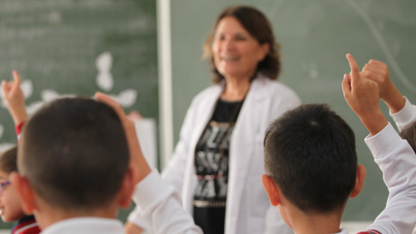 Öğretmenlere müjde: Ek ders ücretlerine zam!