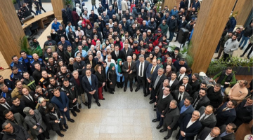 Başkan Yıldırım Belediye Girişinde Coşkuyla Karşılandı