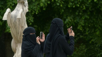 İsviçre’de Burka Giymek Yasaklandı