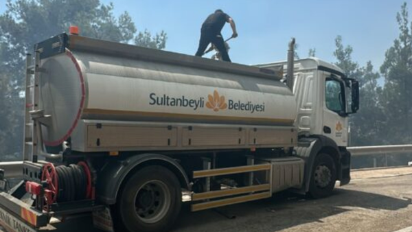 BURSA’DAKİ ORMAN YANGINLARIYLA MÜCADELEYE SULTANBEYLİ BELEDİYESİ’NDEN DESTEK