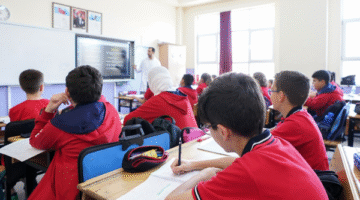 MEB’in seçtiği okullarda beşinci sınıfta 14 saat İngilizce, 2 saat Almanca dersi verilecek