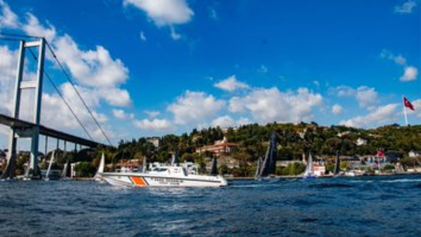 “Cumhuriyetin 102. Yılında Boğaz’da Yat Yarışı Coşkusu: Sahil Güvenlik Güvende Tuttu”