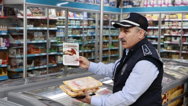 SULTANBEYLİ BELEDİYESİ ZABITA EKİPLERİNDEN SIKI DENETİM