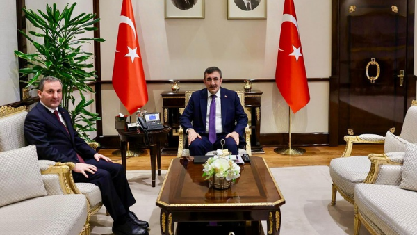 BAŞKAN ALİ TOMBAŞ, CUMHURBAŞKANI YARDIMCISI CEVDET YILMAZ’I ZİYARET ETTİ