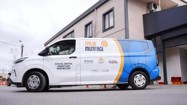 SULTANBEYLİ’DE RAMAZAN DAYANIŞMASI: İYİLİK MUTFAĞI KAPI KAPI HİZMET VERİYOR