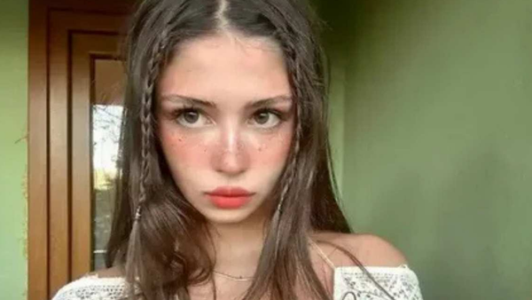 Zeynep Atılgan’ın Süper Mini Elbisesi Olay Oldu! Fiyatı Dikkat Çekti