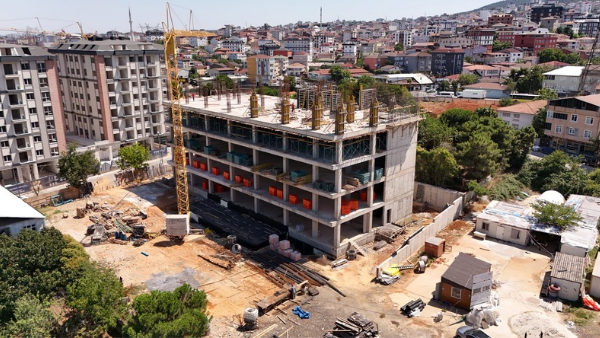 SULTANBEYLİ’DE YENİ OKULLAR HIZLA YÜKSELİYOR