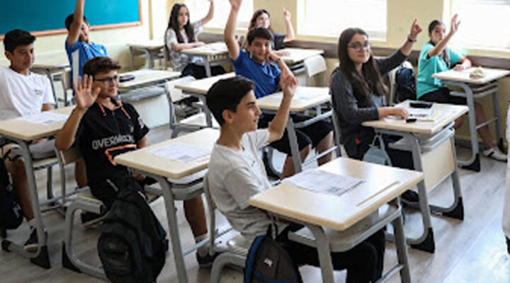 İstanbul’da Öğrencileri Sevindiren Karar: İlk Gün Ulaşım Ücretsiz