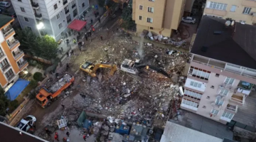 Maltepe’de Çöken Binanın Betonundan Deniz Kabuğu Çıktı!
