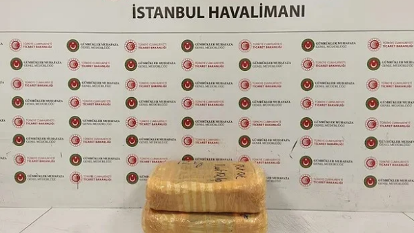 İstanbul Havalimanı’nda Uyuşturucu Operasyonu: 25,5 Kilo Esrar Ele Geçirildi